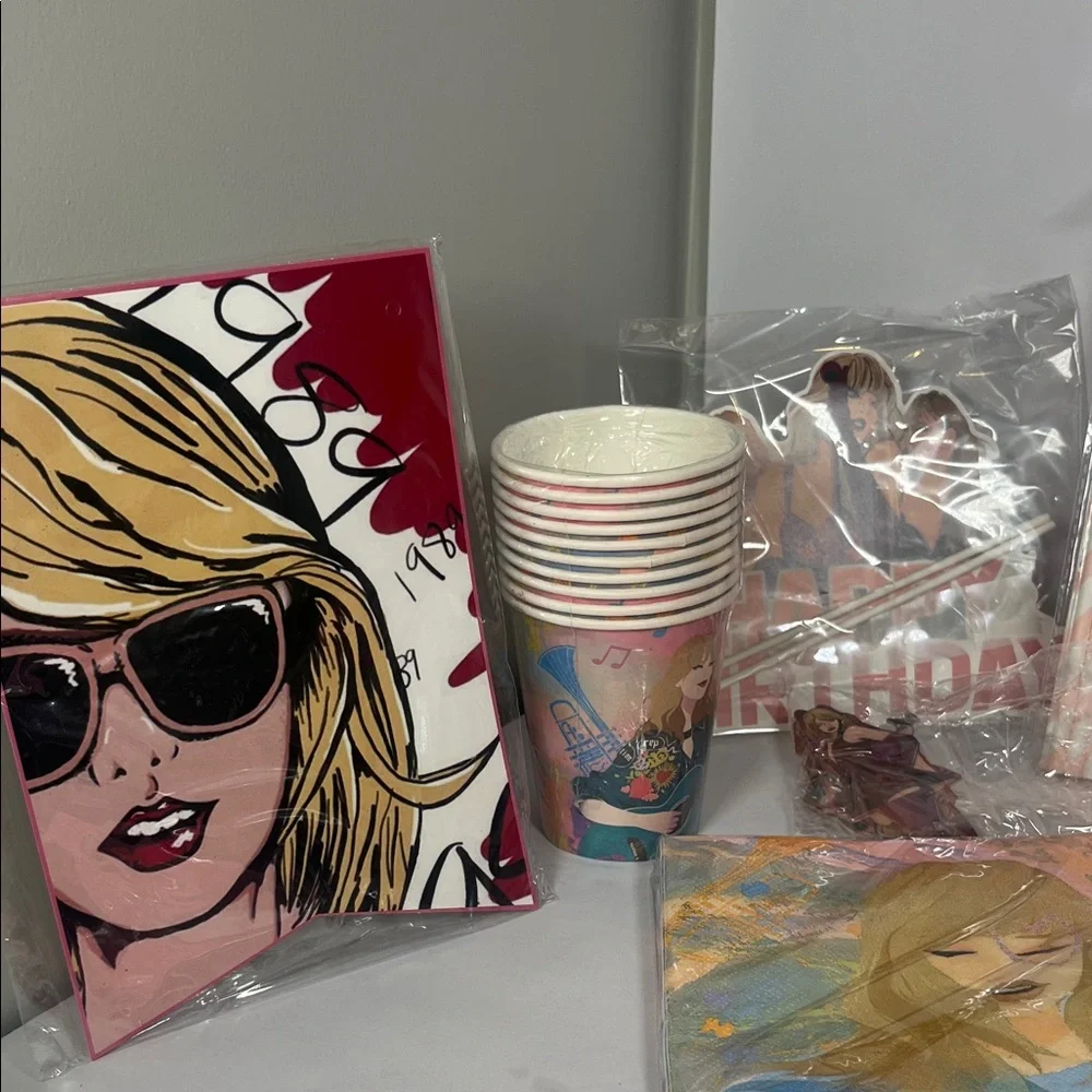 Taylor Swift Party Supply Set - Picture 2 of 8